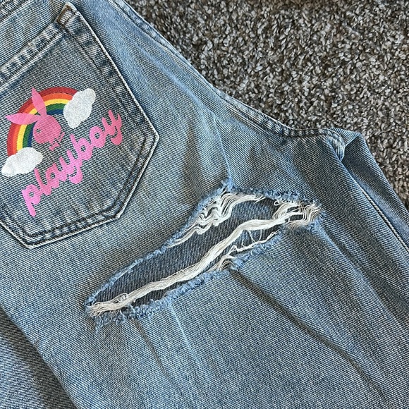 PLAYBOY - Picture 3 of 5